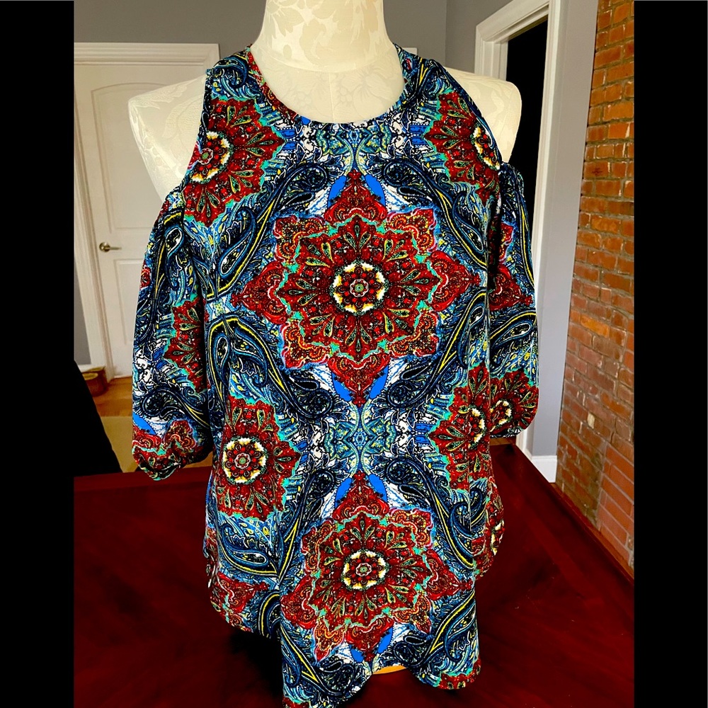 Bohemian peep shoulder top